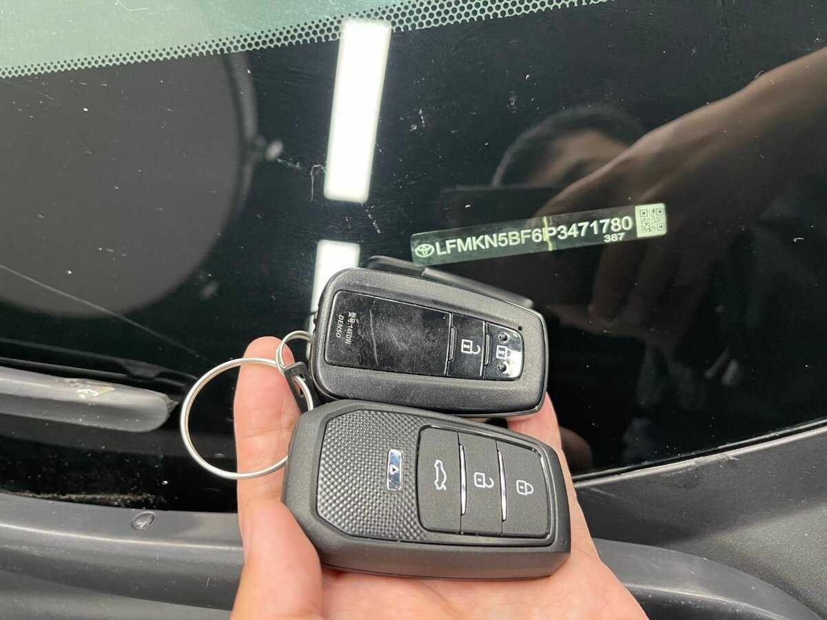 Toyota RAV4, 2023 Фото №23