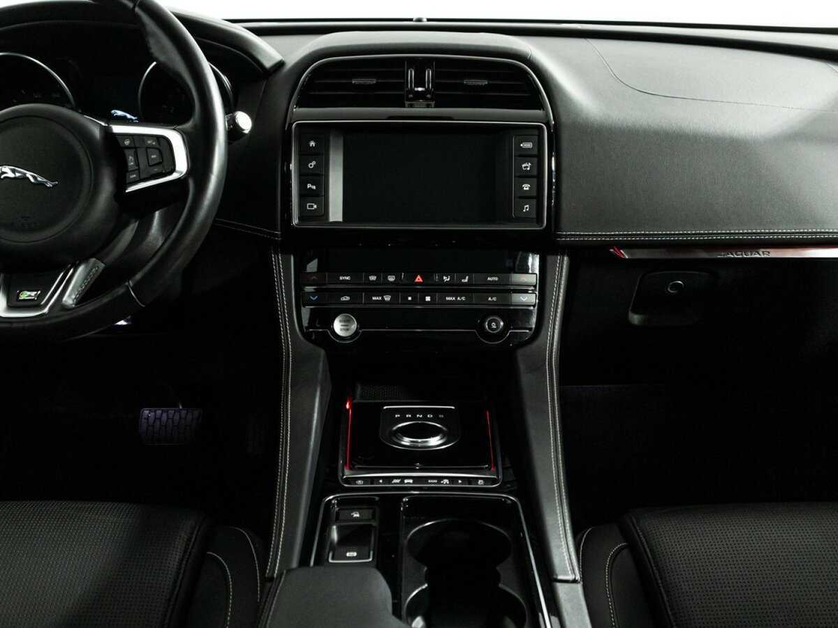 Jaguar F-Pace, 2018 Фото №14