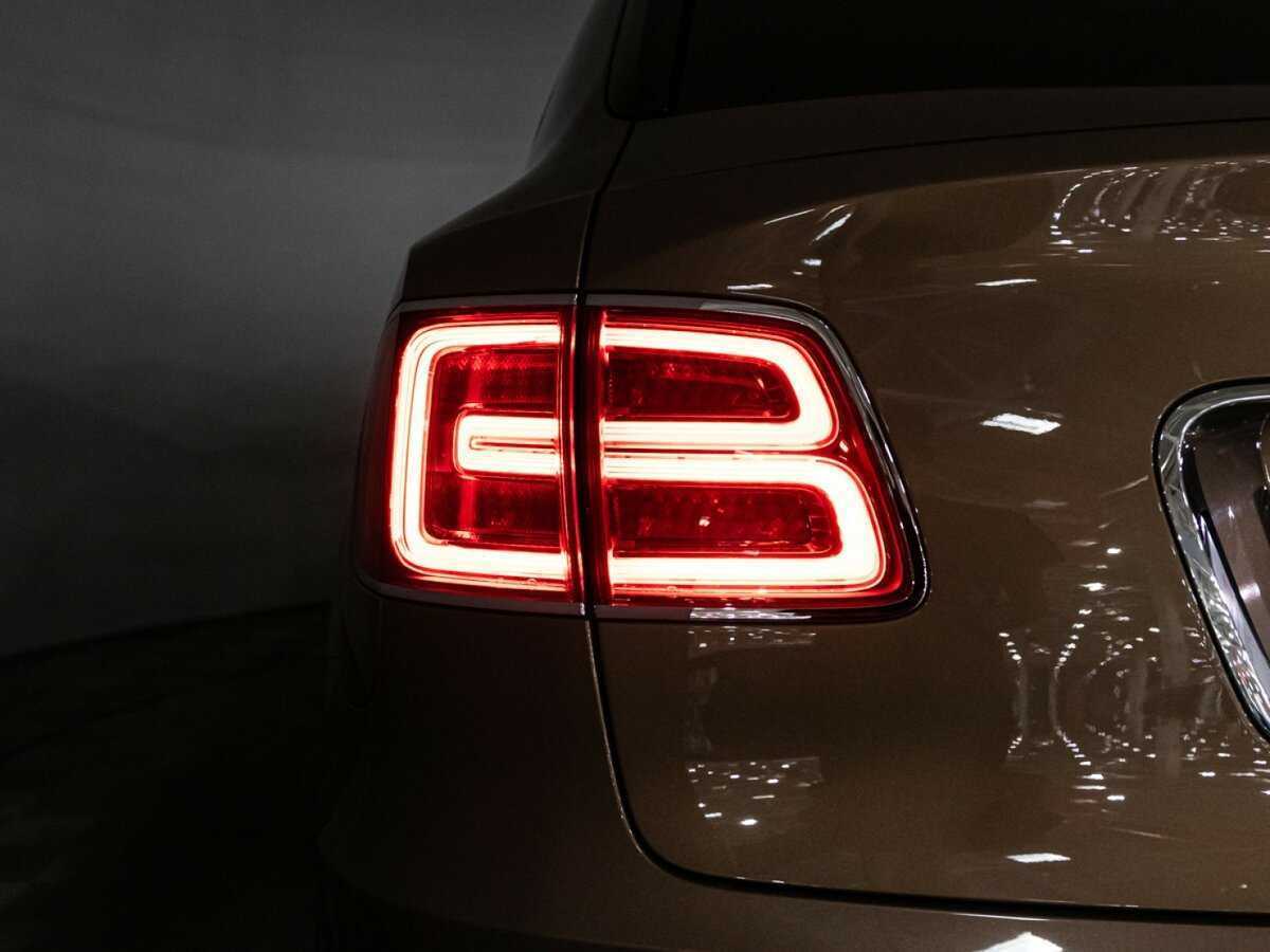 Bentley Bentayga, 2016 Фото №39