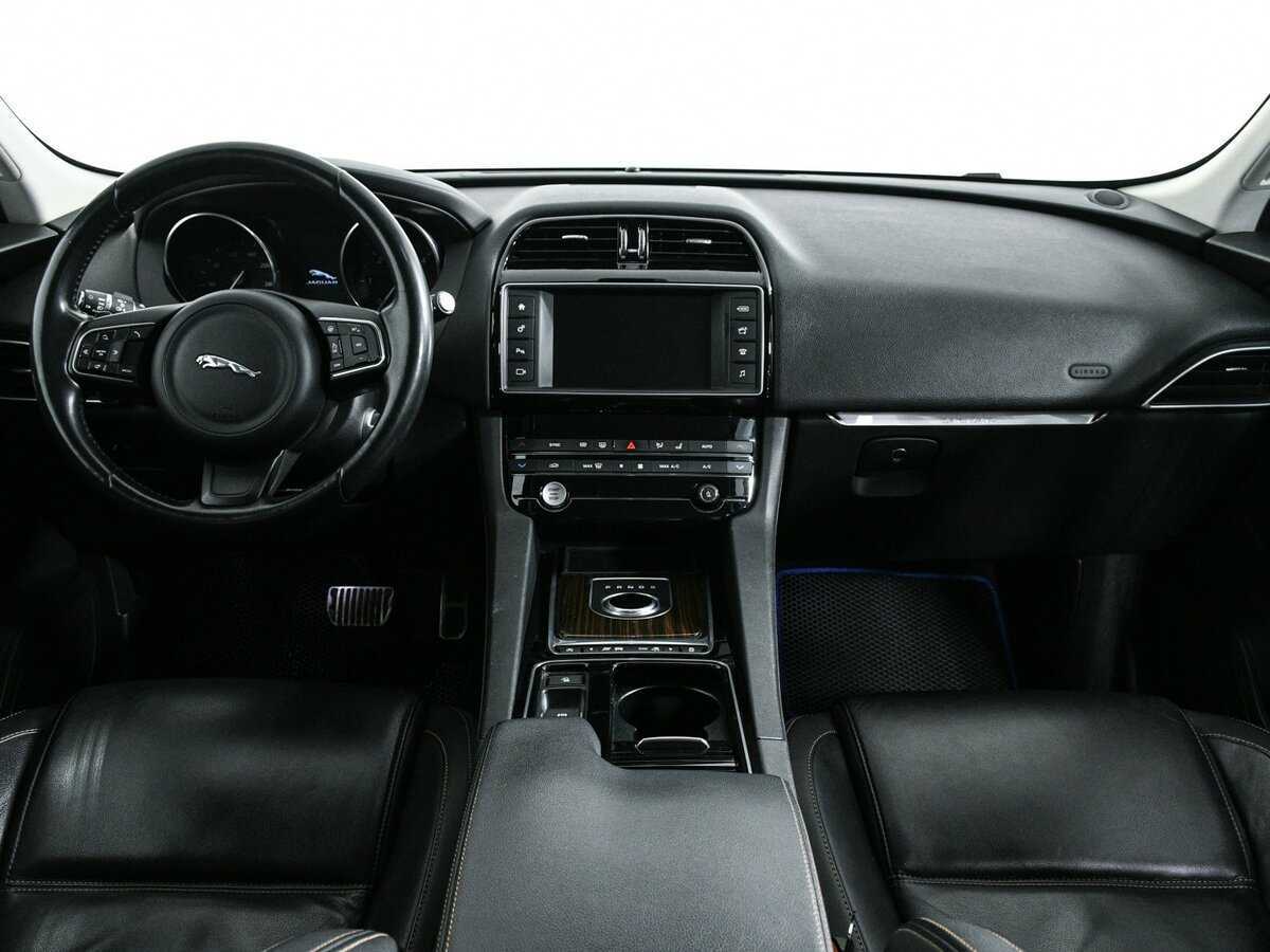 Jaguar F-Pace, 2017 Фото №9