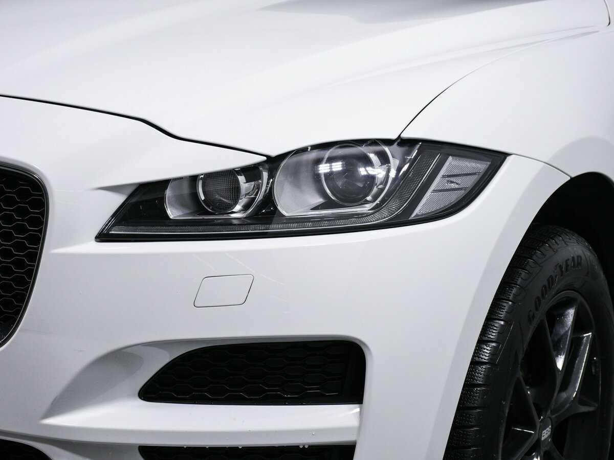 Jaguar F-Pace, 2017 Фото №12