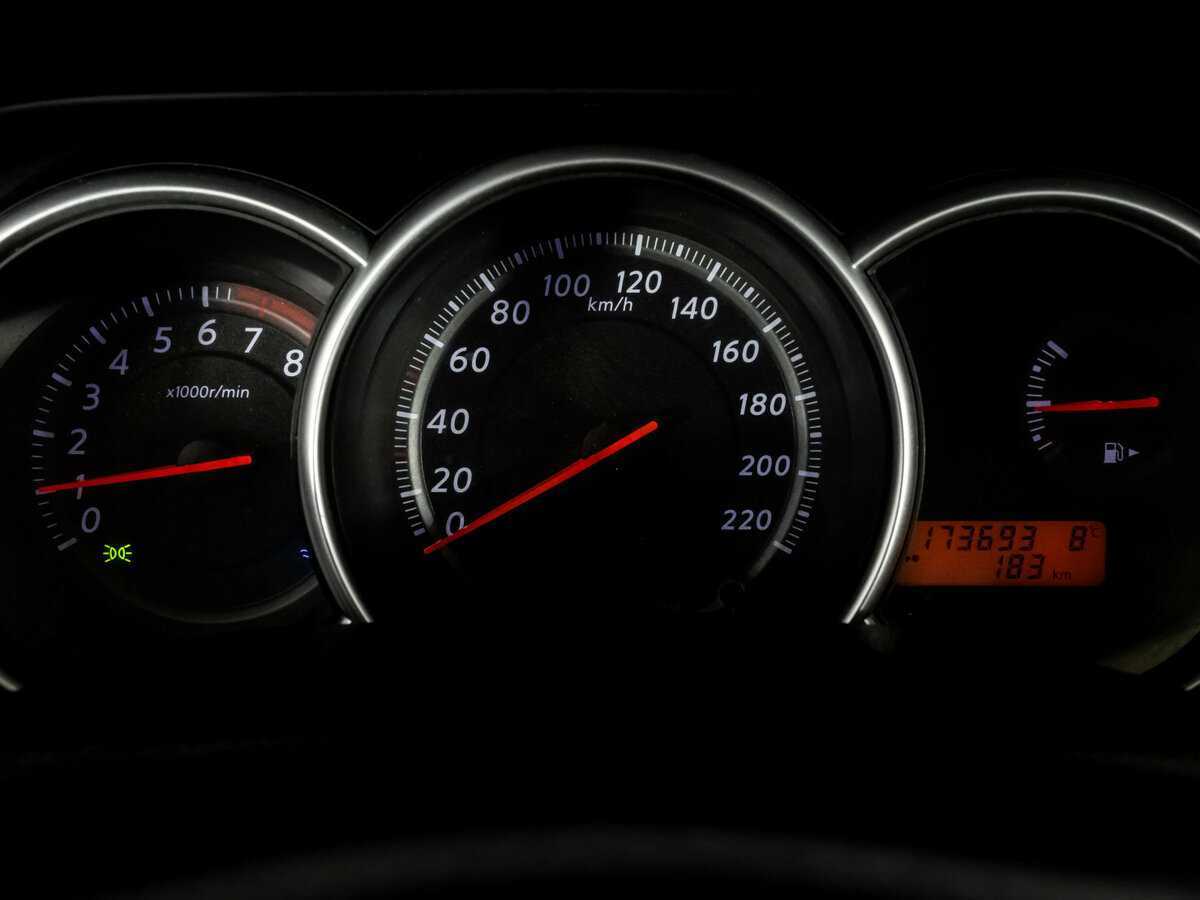 Nissan Tiida, 2011 Фото №12