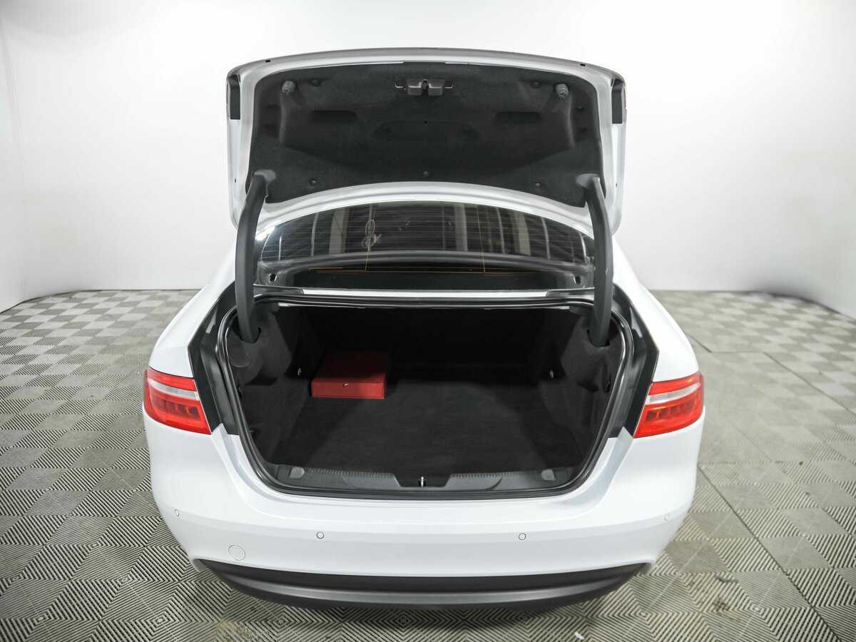 Jaguar XE, 2015 Фото №19