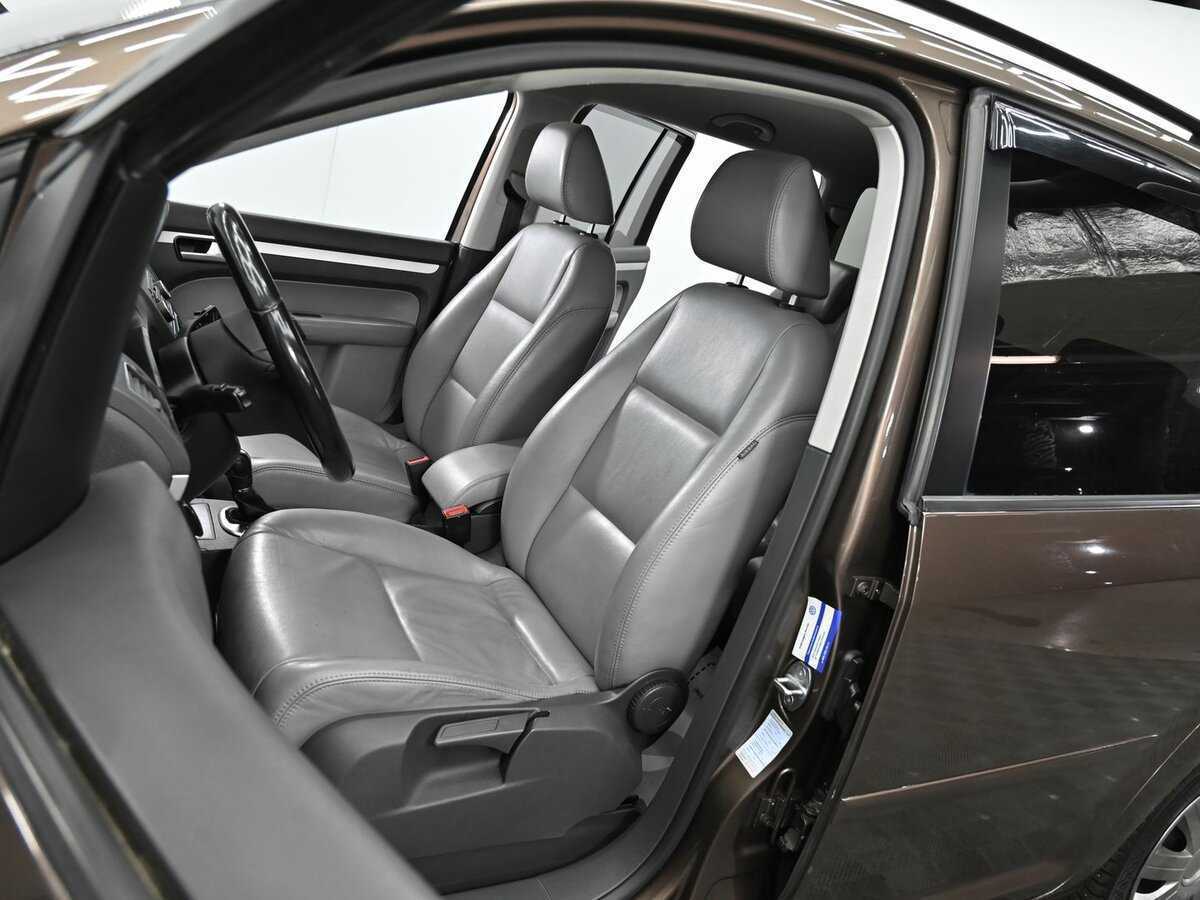 Volkswagen Touran, 2012 - 158 000 км. | Фото №6