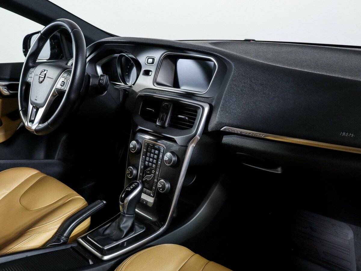 Volvo V40 Cross Country, 2018 Фото №9