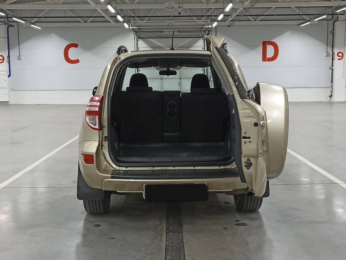 Toyota RAV4, 2011 Фото №10