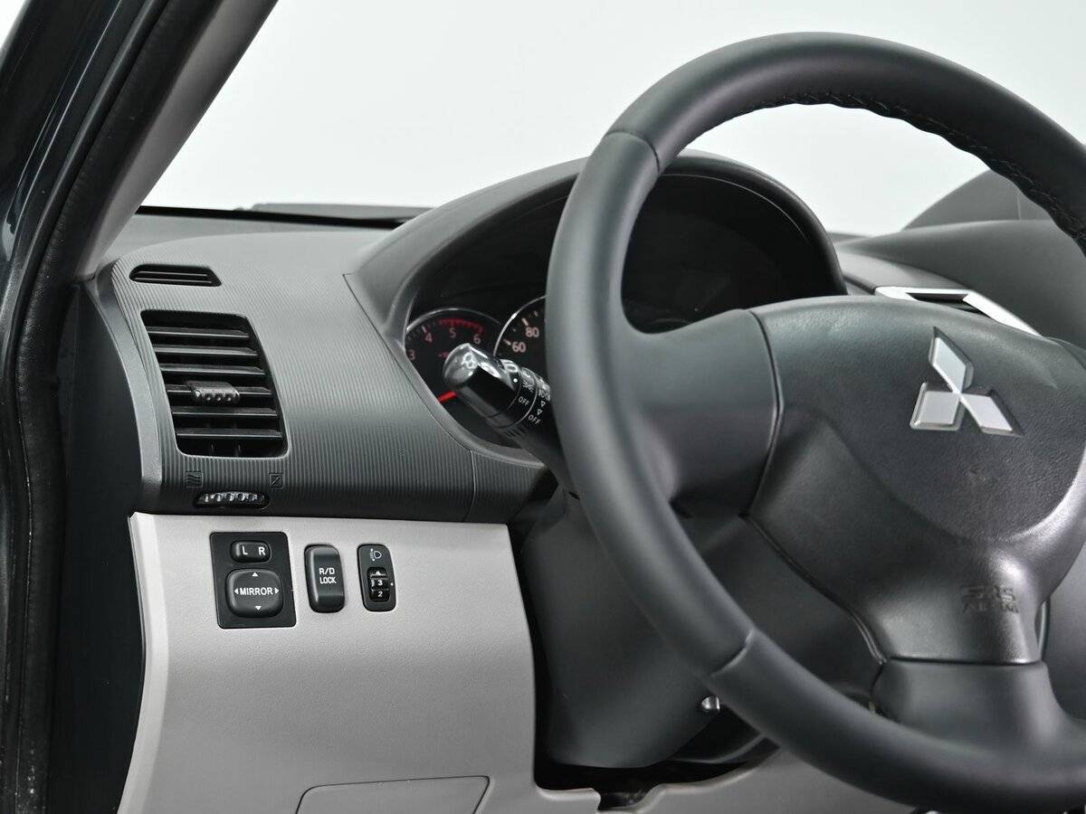 Mitsubishi Pajero Sport, 2014 Фото №9