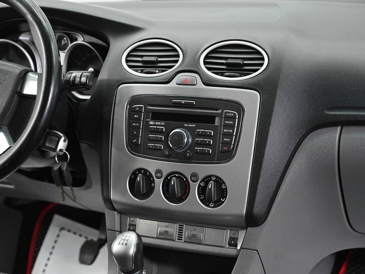 Ford Focus, 2010 Фото №10