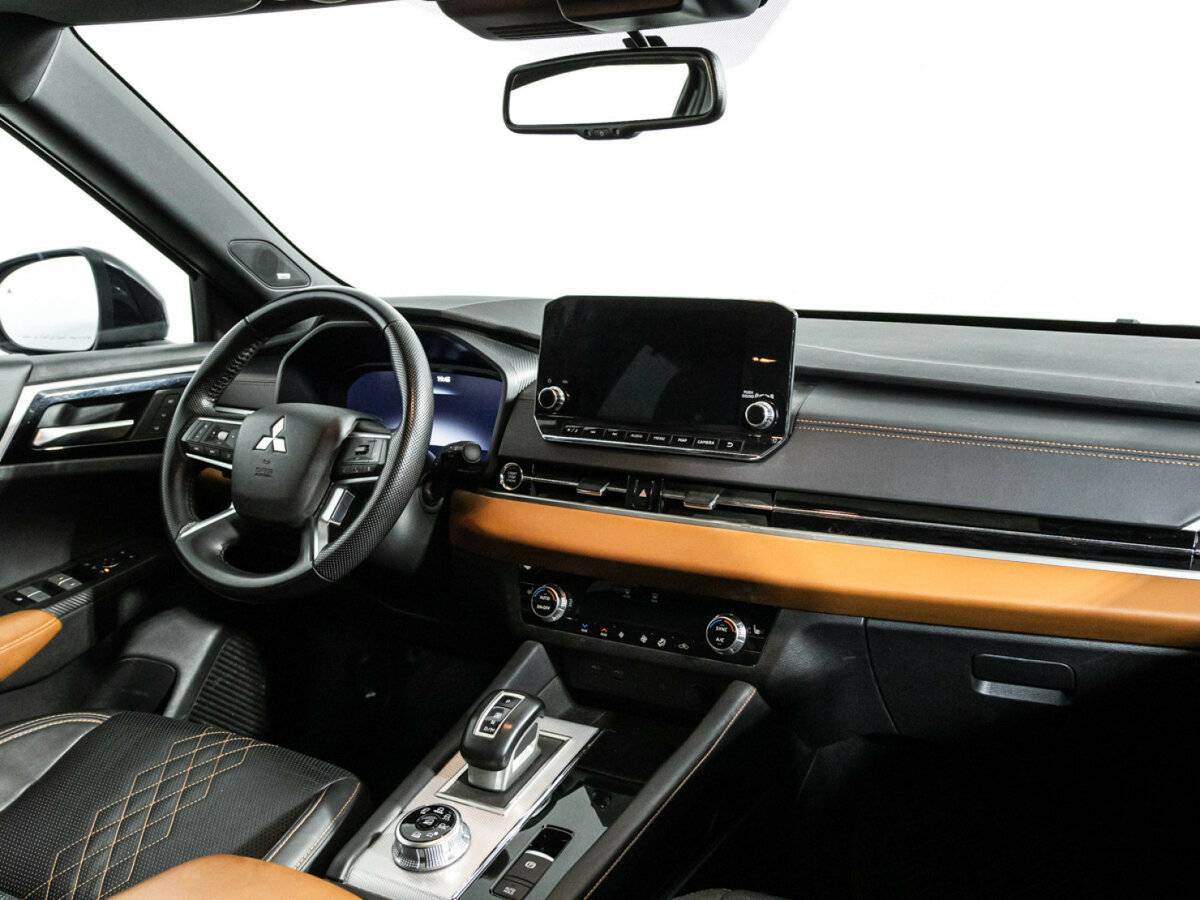 Mitsubishi Outlander, 2023 Фото №9