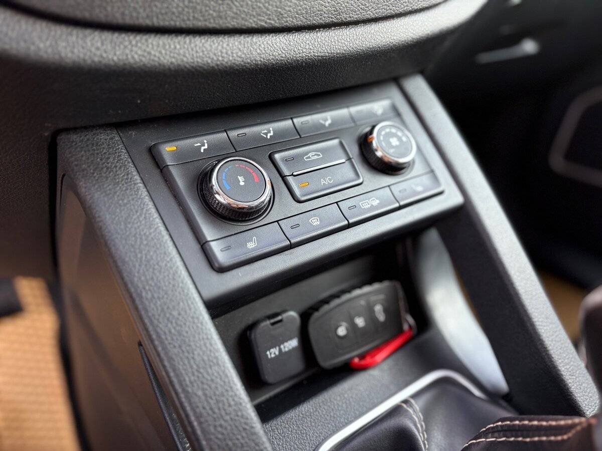 FAW Besturn X40, 2019 Фото №19