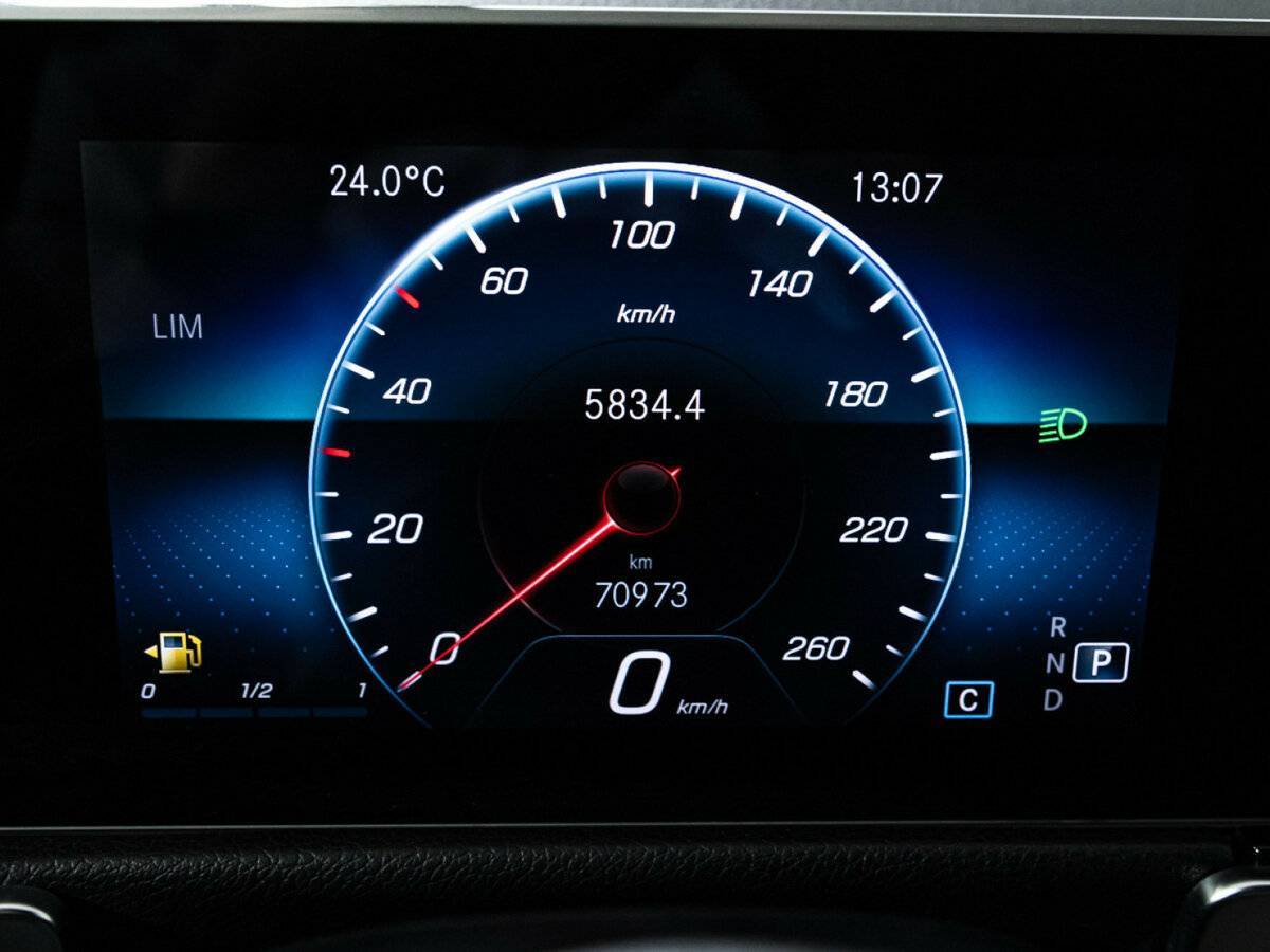 Mercedes-Benz GLB 200, 2020 Фото №12