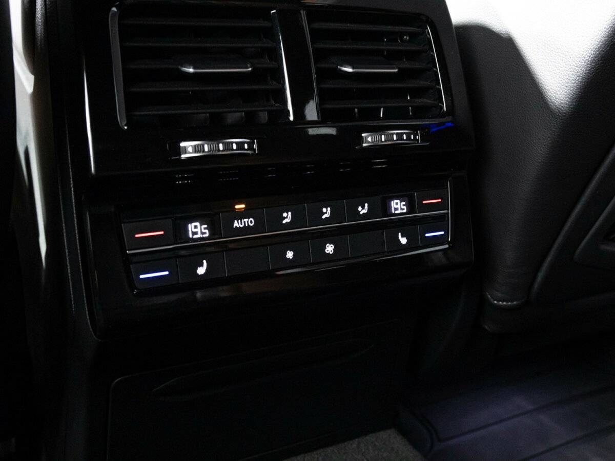 Volkswagen Touareg, 2020 Фото №30