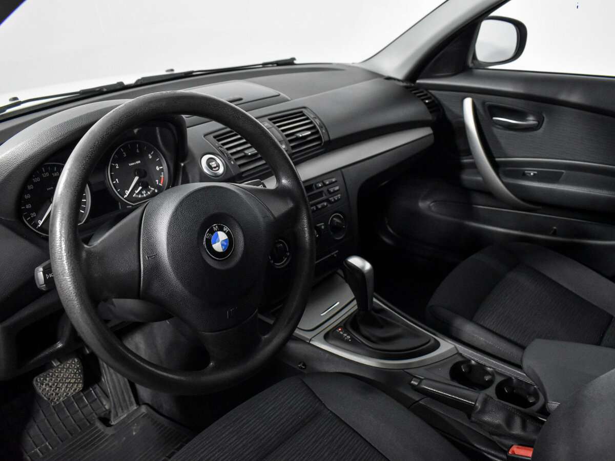 BMW 1 серии 116i, 2010 Фото №9