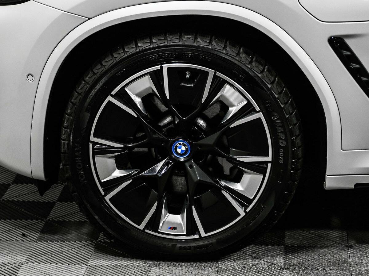 BMW iX3, 2023 Фото №17