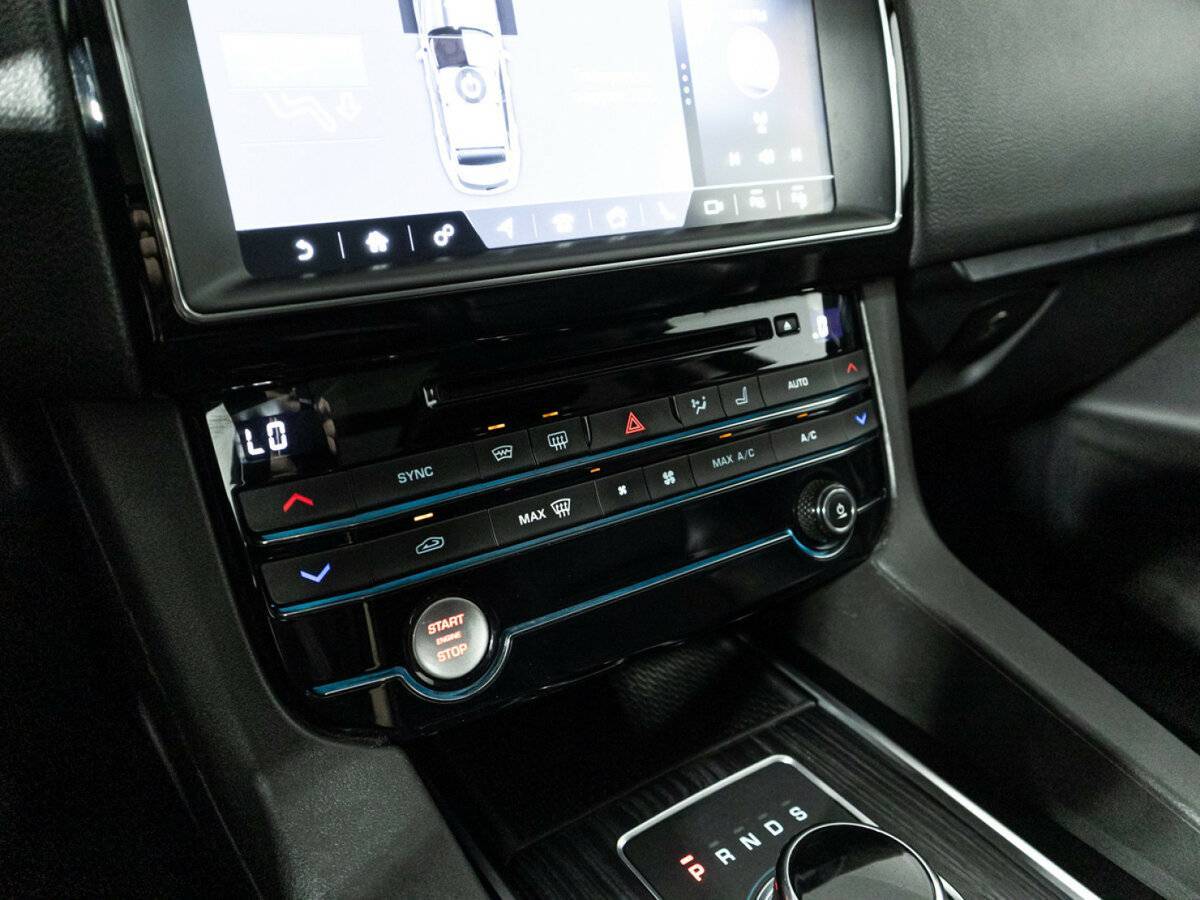 Jaguar F-Pace, 2016 Фото №21