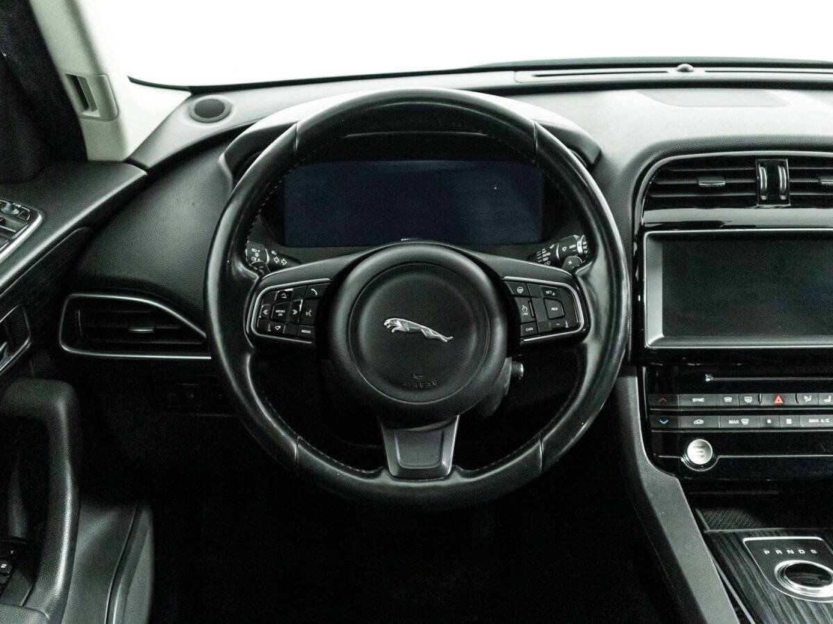 Jaguar F-Pace, 2016 Фото №25