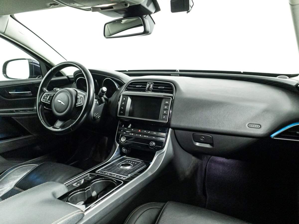 Jaguar XE, 2016 Фото №9