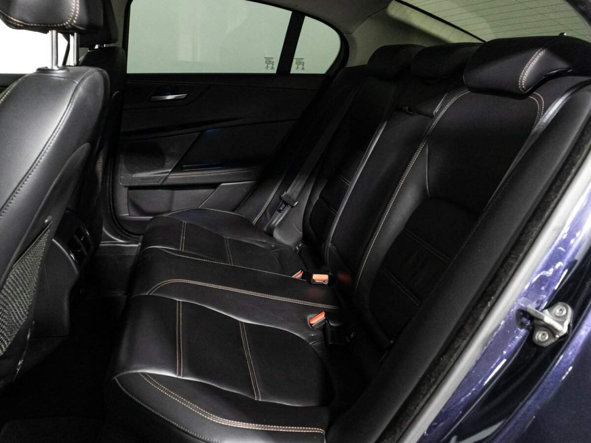 Jaguar XE, 2016 Фото №10