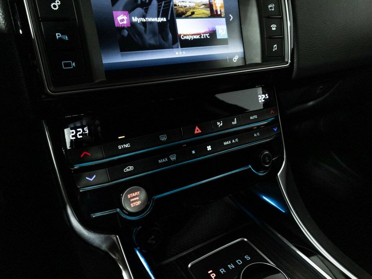 Jaguar XE, 2016 Фото №18