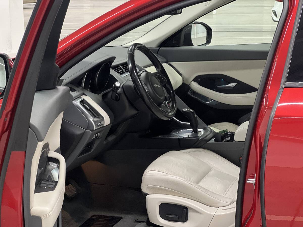 Jaguar E-Pace, 2018 Фото №16