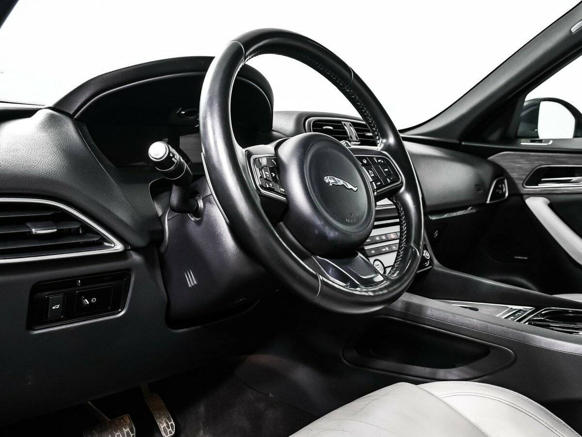 Jaguar F-Pace, 2016 Фото №12