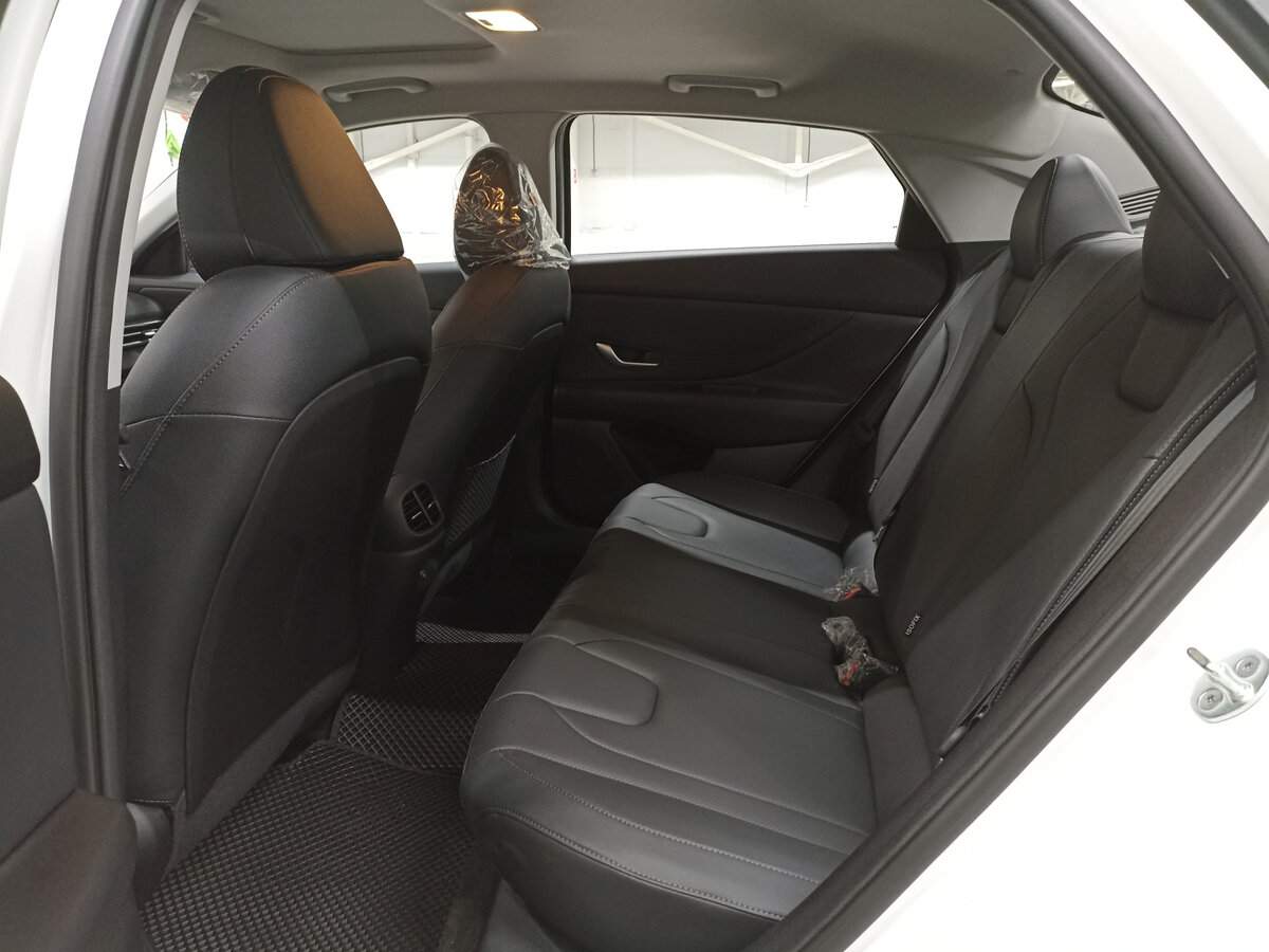 Hyundai Elantra, 2023 Фото №12