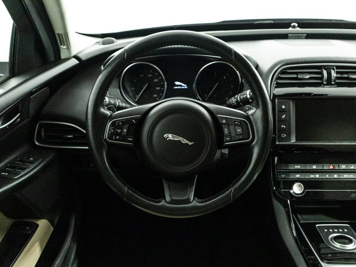 Jaguar XE, 2016 Фото №19