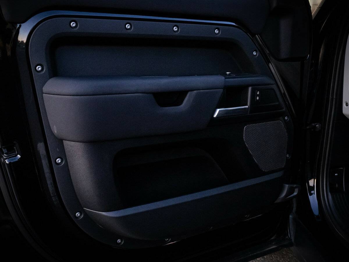 Land Rover Defender 110, 2021 Фото №25