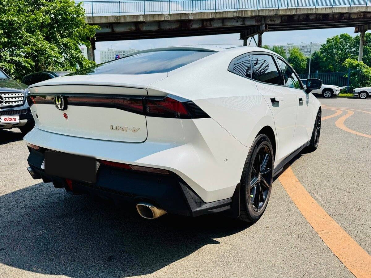 Changan UNI-V, 2023 Фото №6
