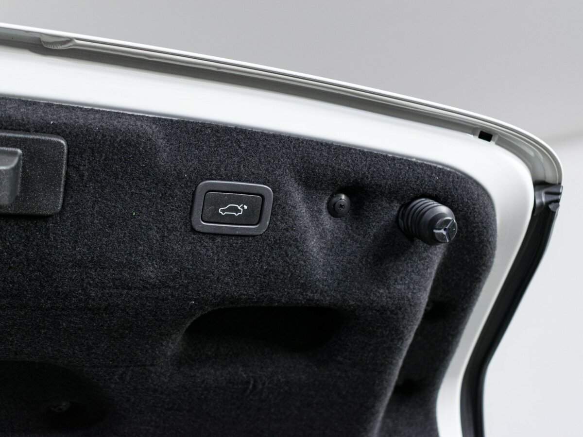 Jaguar XE, 2015 Фото №10