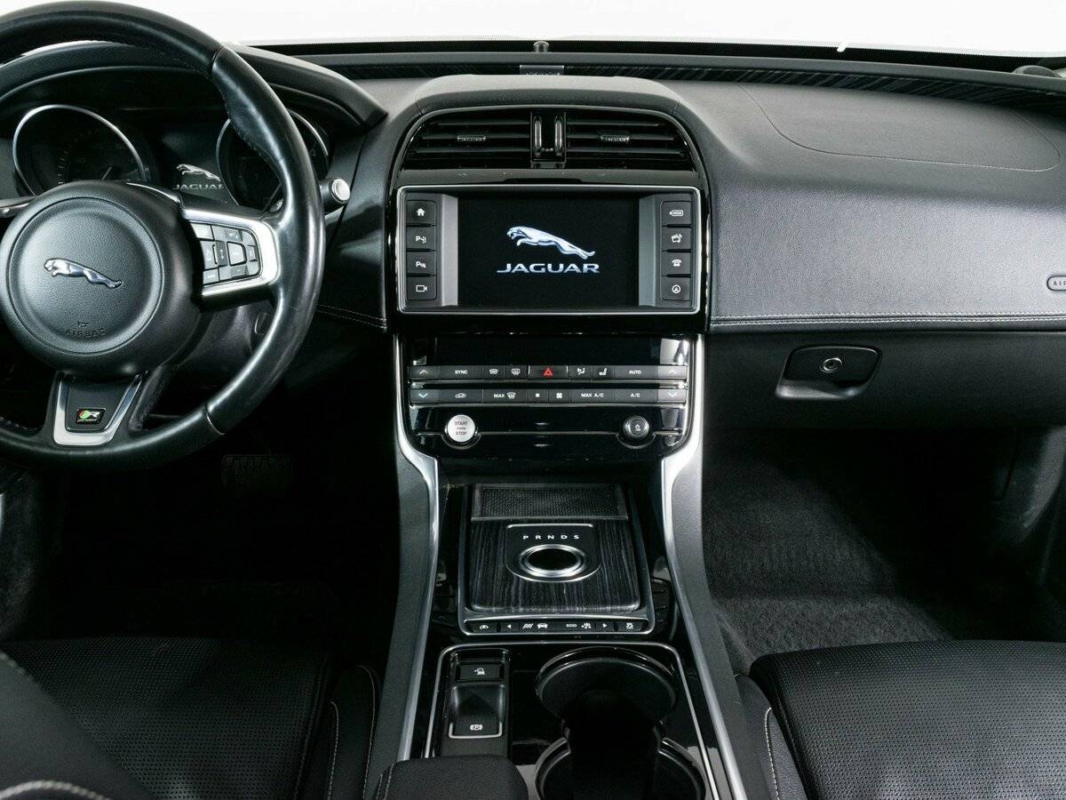 Jaguar XE, 2015 Фото №12
