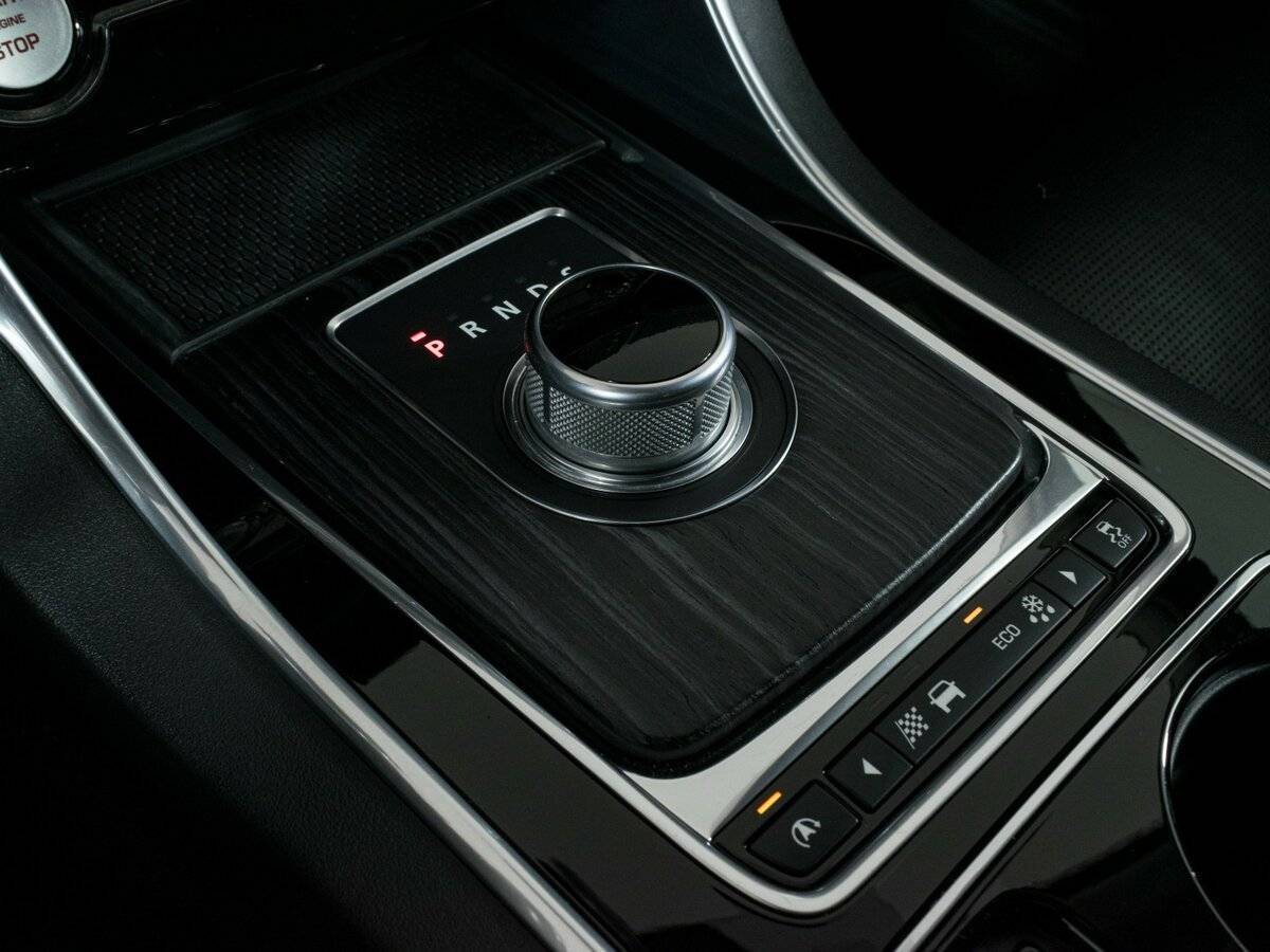 Jaguar XE, 2015 Фото №17