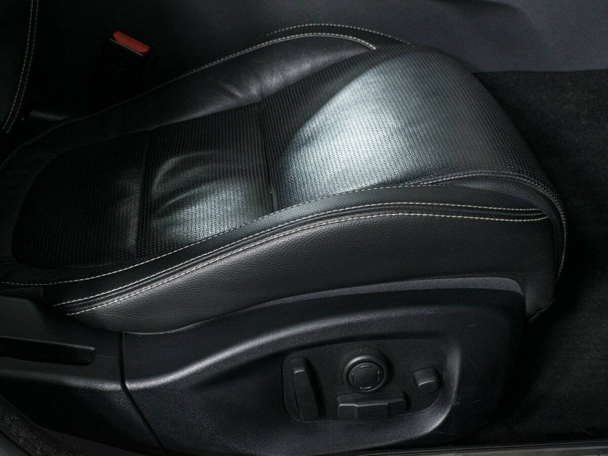 Jaguar XE, 2015 Фото №18