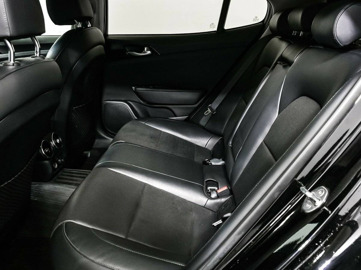 Kia Stinger, 2018 Фото №12