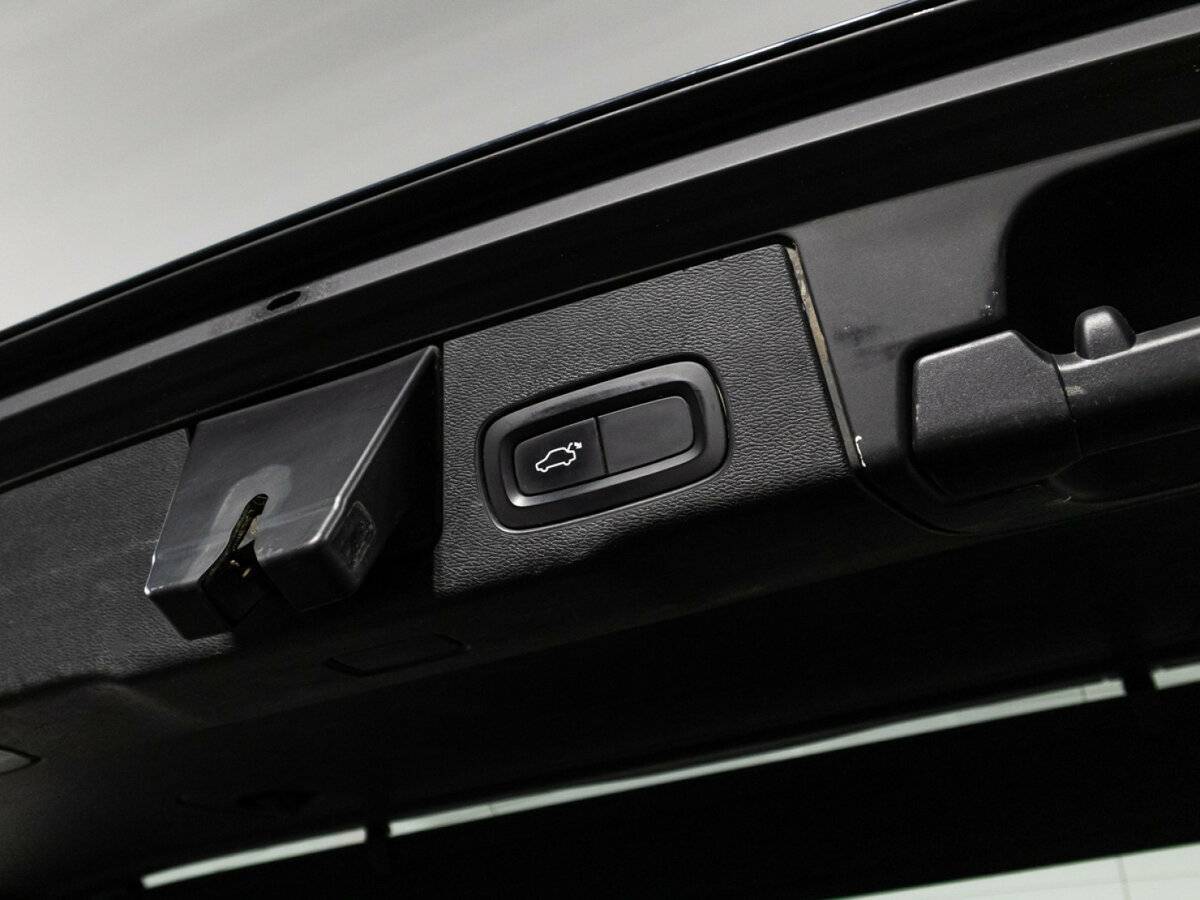 Volvo XC60, 2019 Фото №15