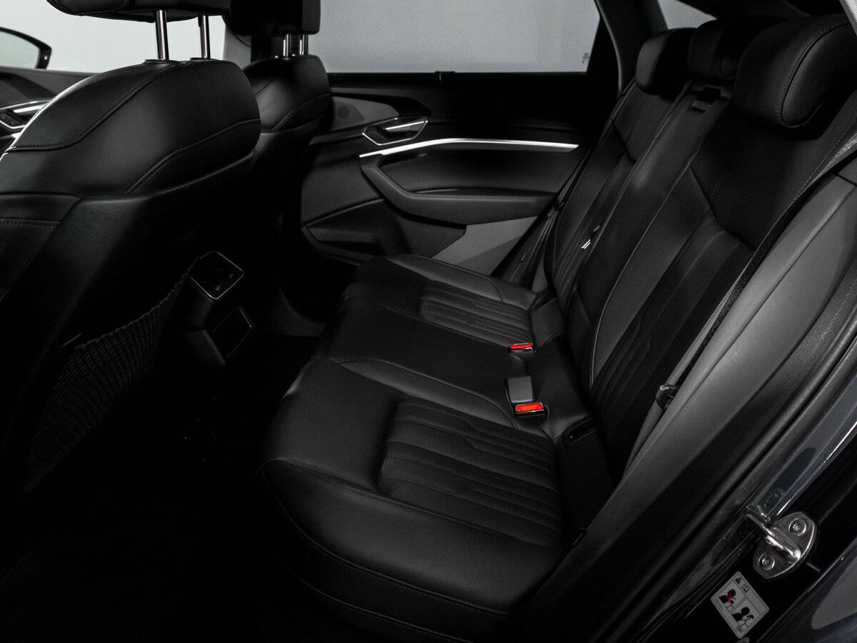 Audi e-tron Sportback 55, 2022 Фото №10