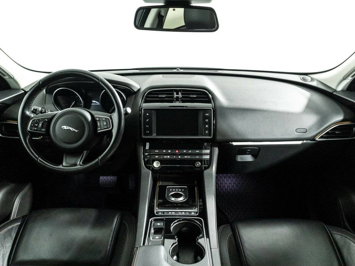 Jaguar F-Pace, 2017 Фото №13