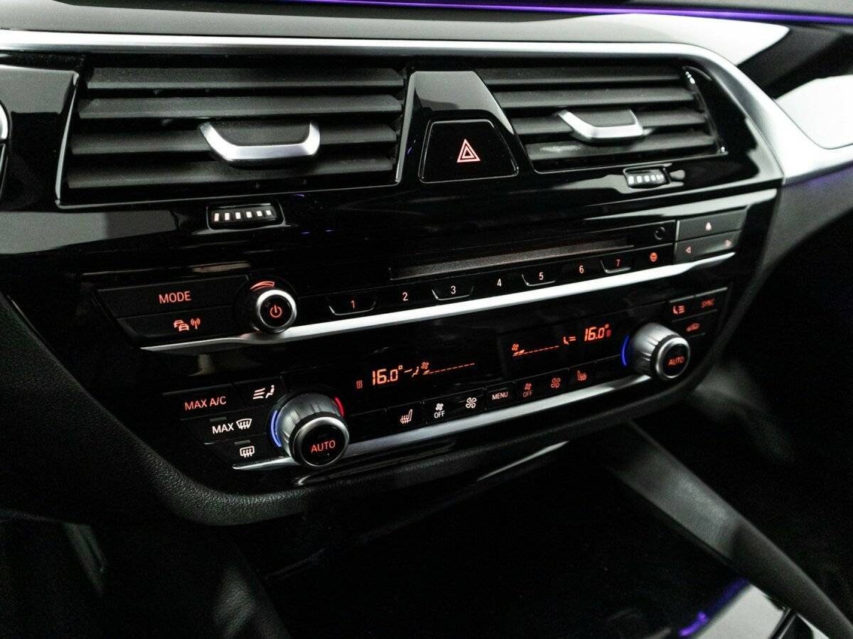 BMW 5 серии 530d xDrive, 2017 Фото №21