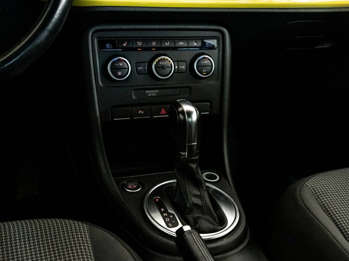 Volkswagen Beetle, 2013 Фото №15