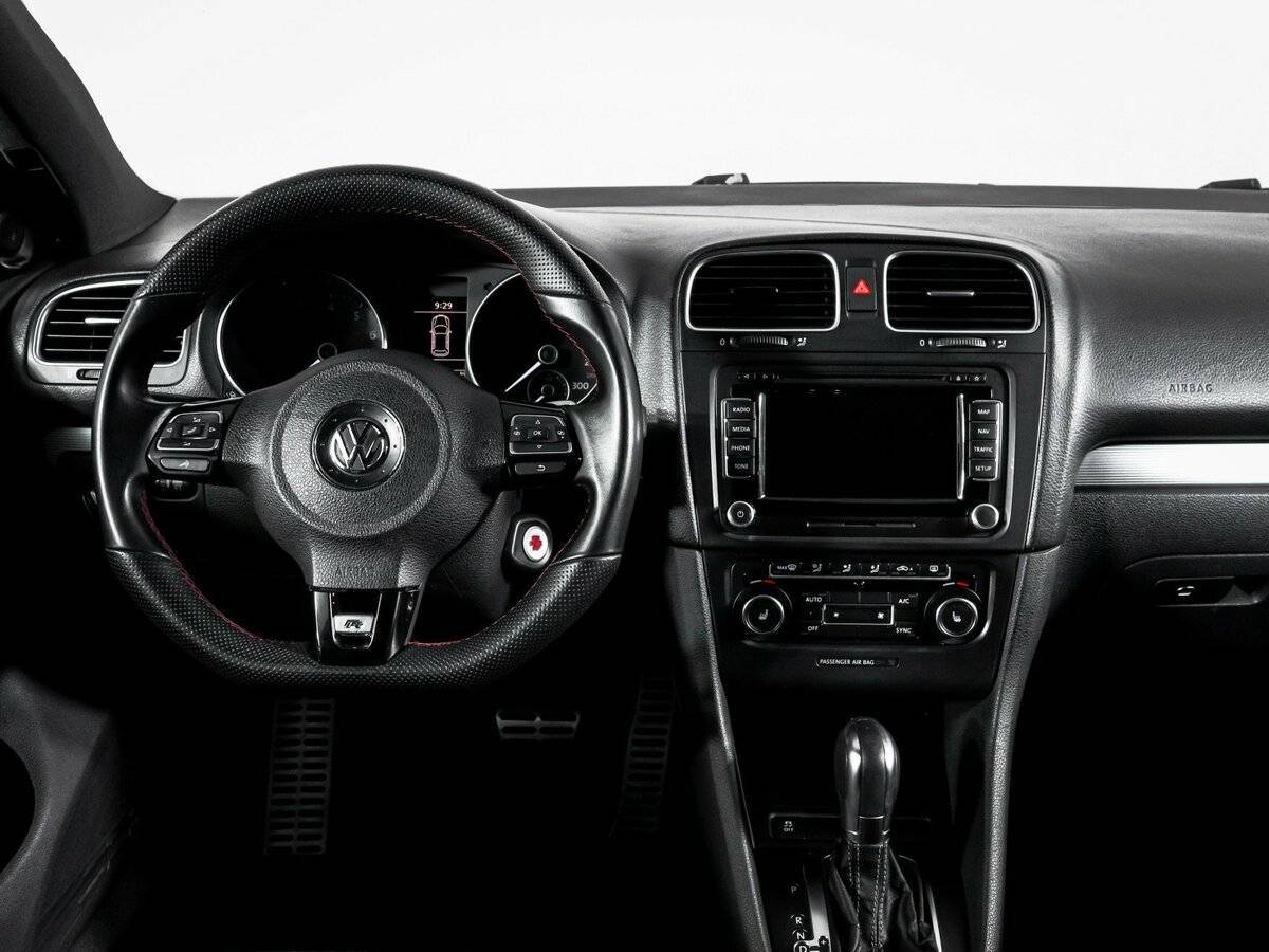 Volkswagen Golf R, 2012 Фото №12