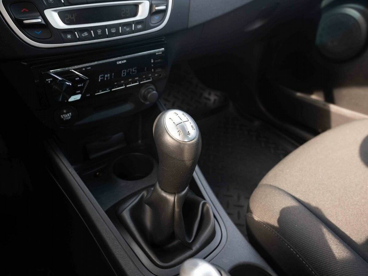 Renault Fluence, 2010 Фото №19