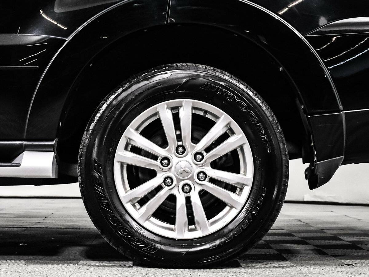 Mitsubishi Pajero, 2017 Фото №16