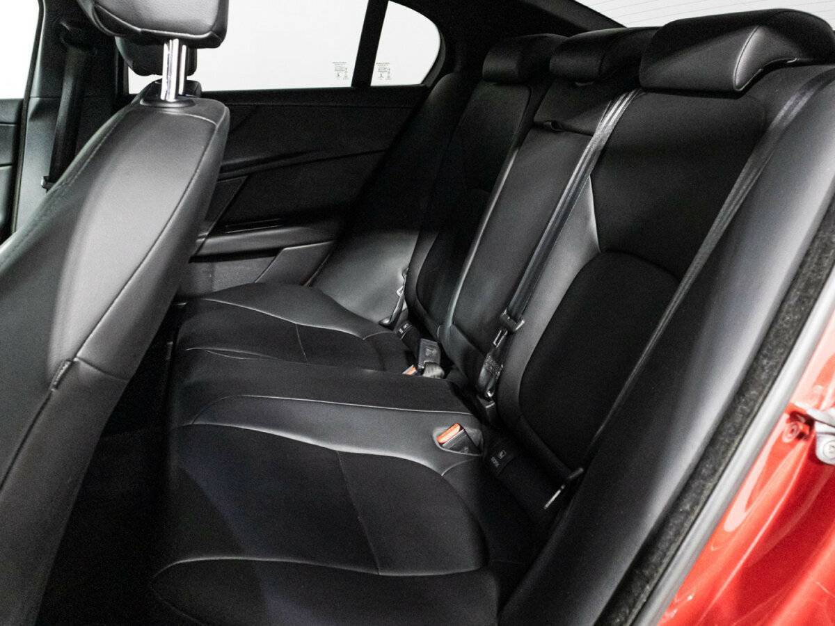 Jaguar XE, 2016 Фото №10