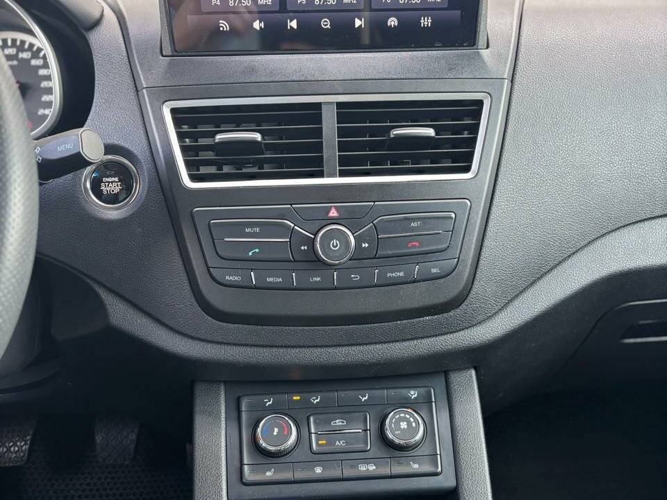 FAW Besturn X40, 2021 Фото №15