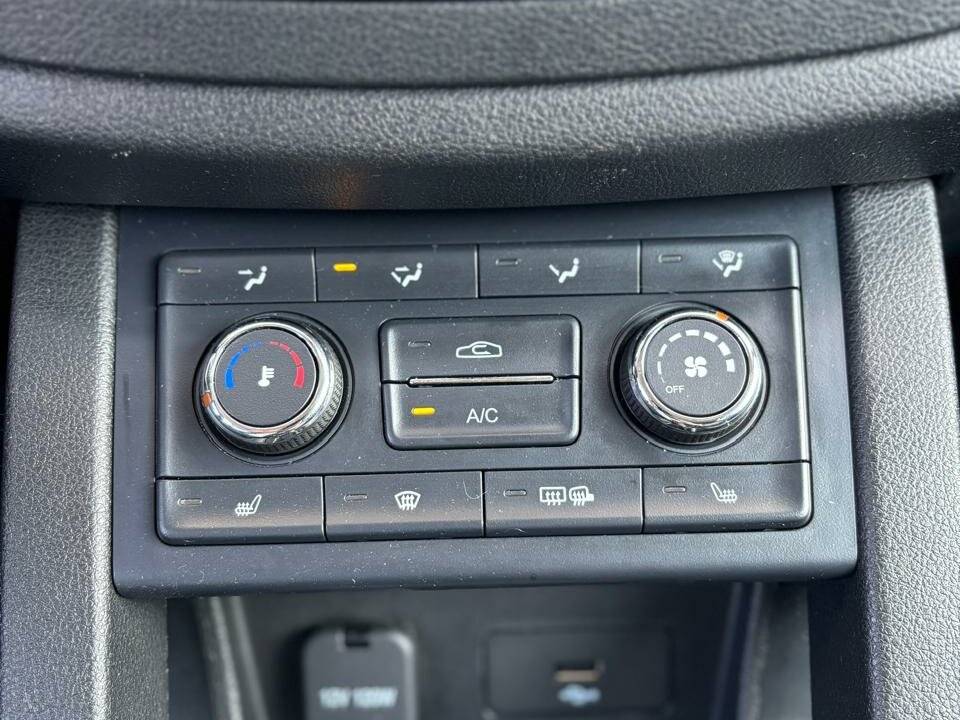 FAW Besturn X40, 2021 Фото №17