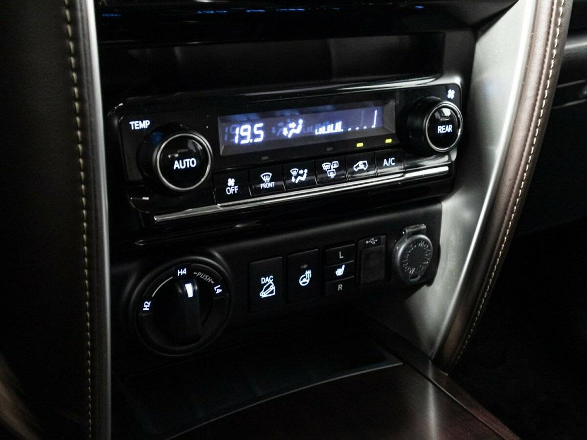 Toyota Fortuner, 2017 Фото №19
