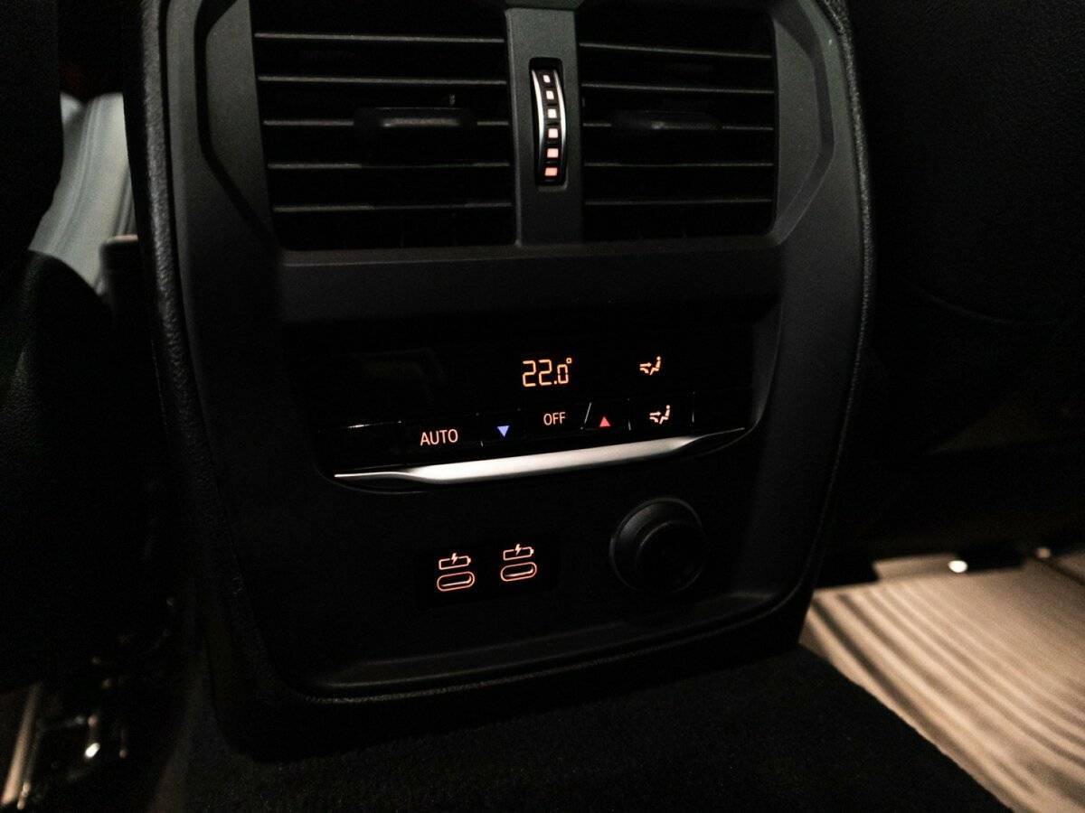 BMW 3 серии 320i xDrive, 2020 Фото №23