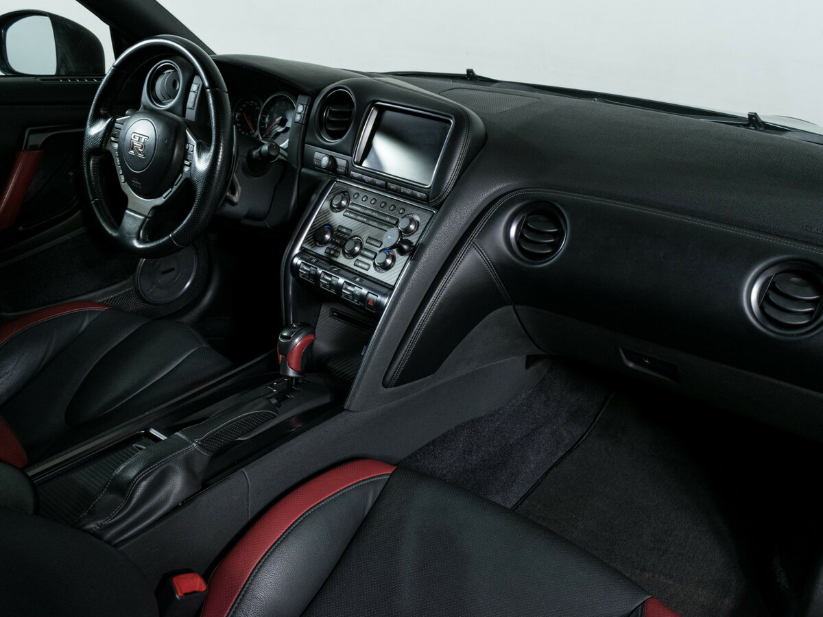 Nissan GT-R I Рестайлинг 1, 2011 Фото №8