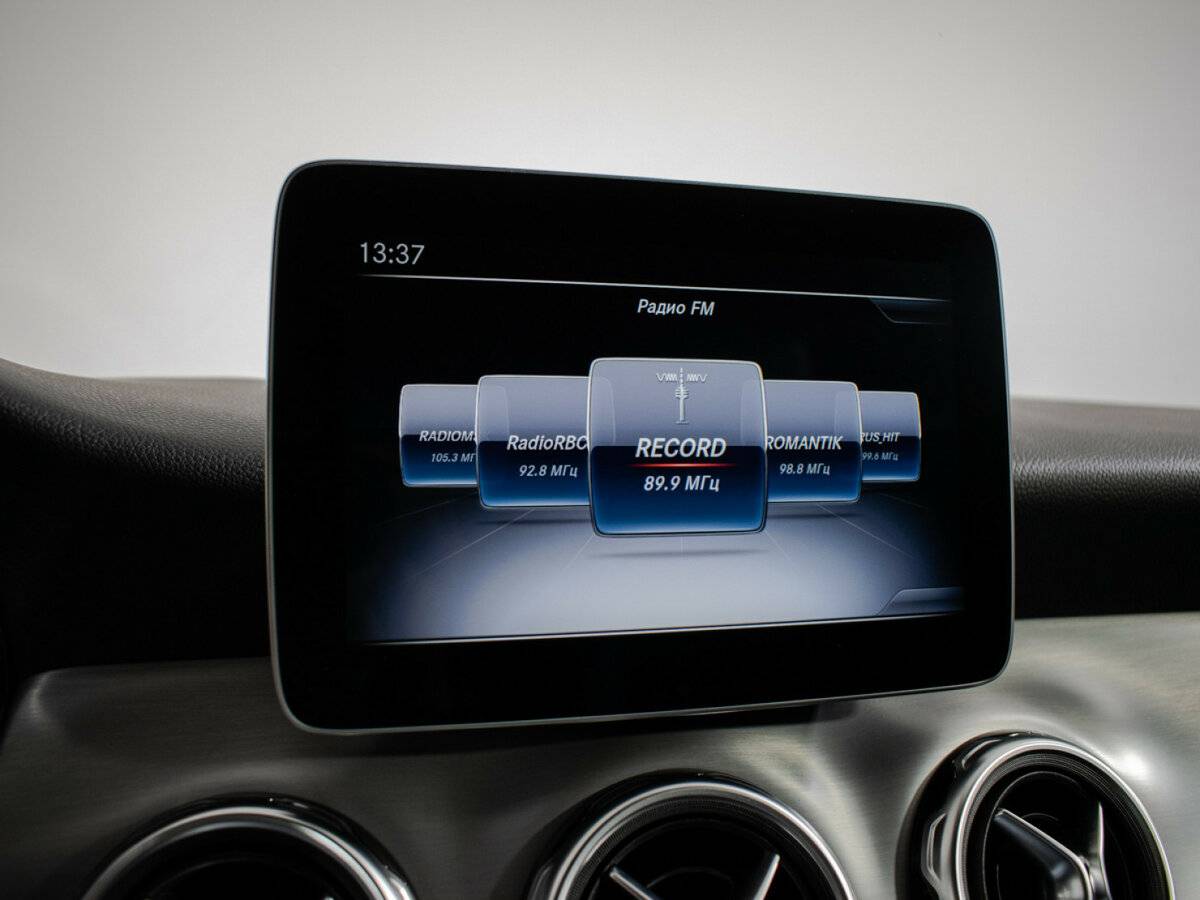 Mercedes-Benz GLA 200 I (X156) Рестайлинг, 2019 Фото №15