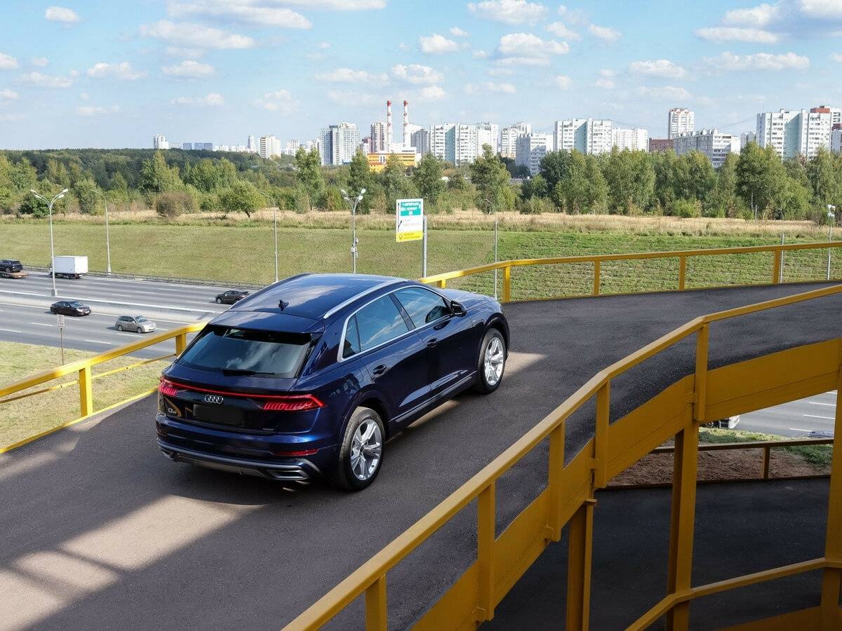 Audi Q8 45 TDI I (4M), 2021 Фото №15